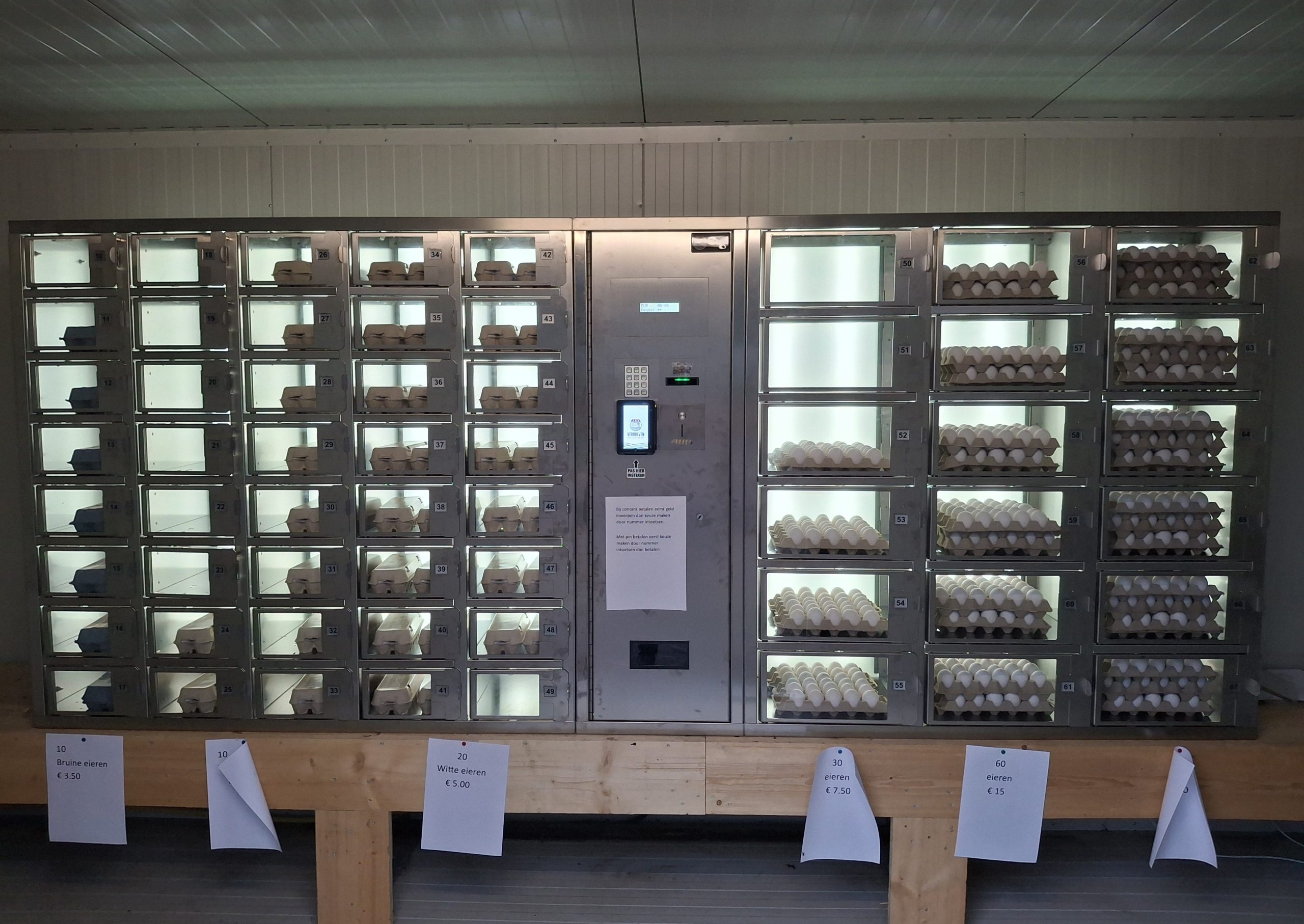 Nieuwe eierautomaat bij ‘t Aaike