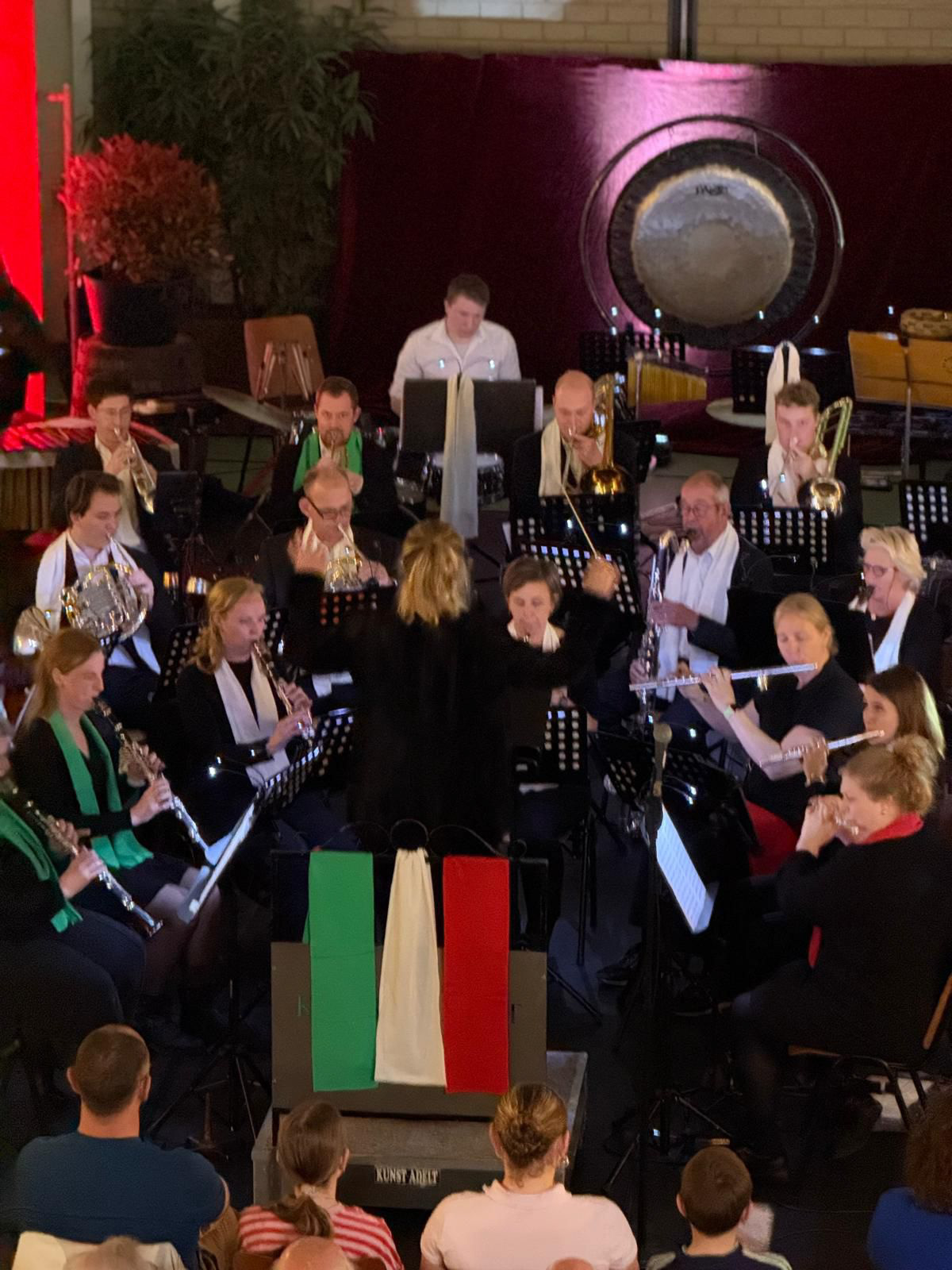 Foto uitzwaaiconcert 2_Helvoirt.Net