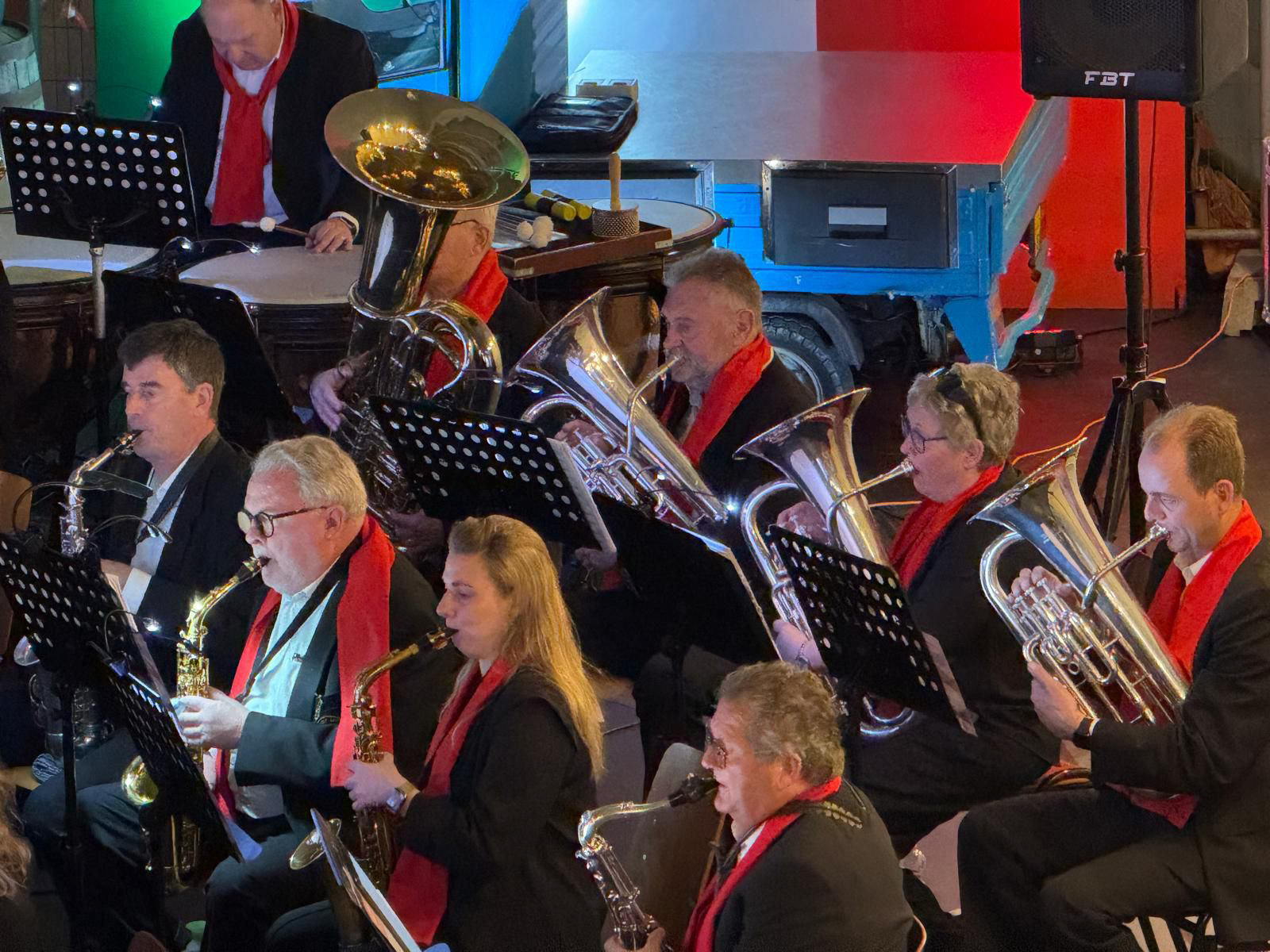 Foto uitzwaaiconcert 5_Helvoirt.Net