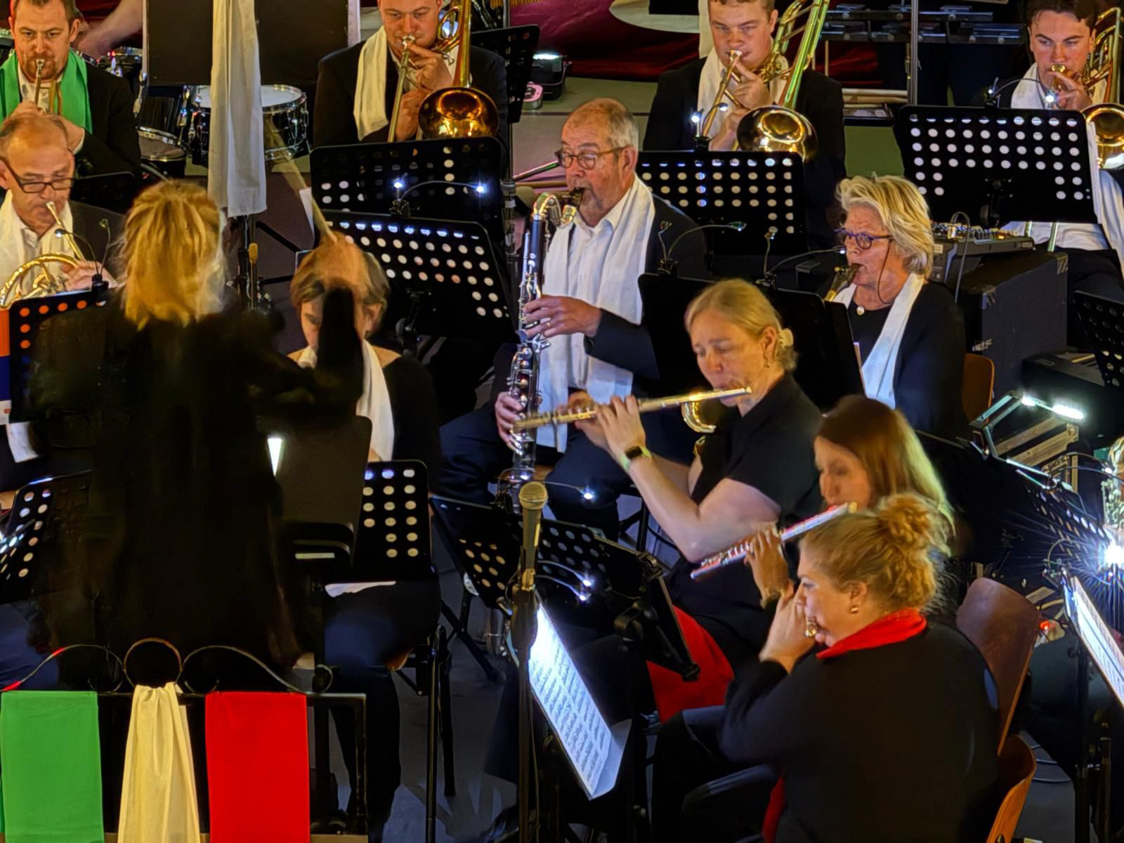 Foto uitzwaaiconcert 6_Helvoirt.Net