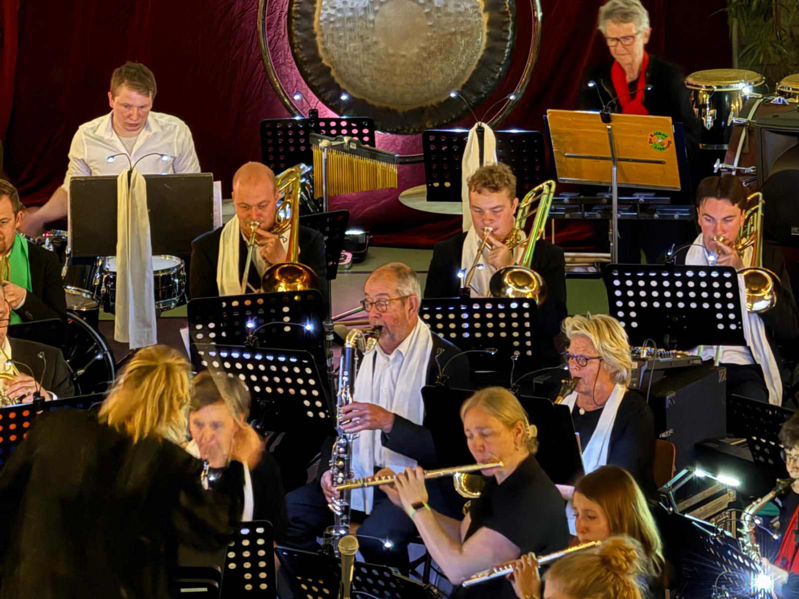 Foto uitzwaaiconcert 7_Helvoirt.Net