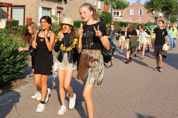 Herrieoptocht 6