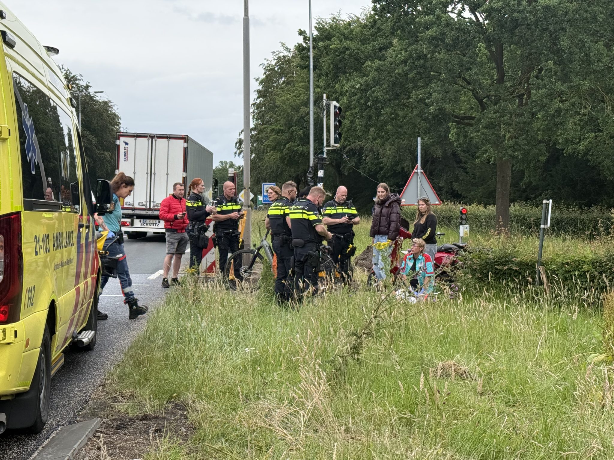Jongen aangereden door vrachtwagen op N65 bij 3jun26BartMHelvoirt (2)