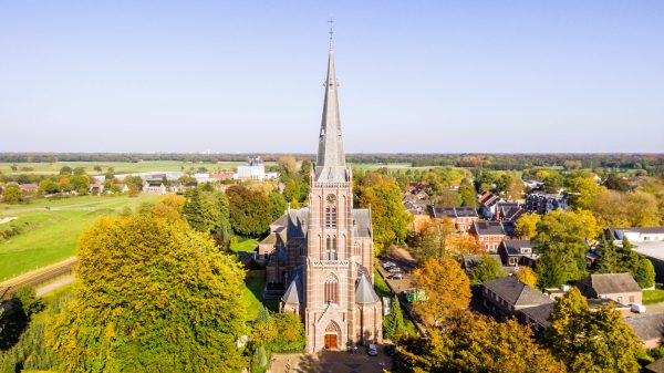 Nikolaaskerk toren met omgeving