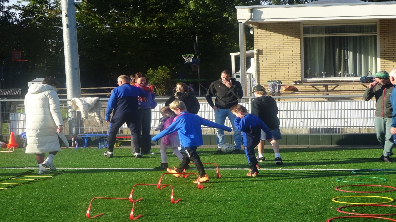 Opa-Kleinkind Walking Football 2