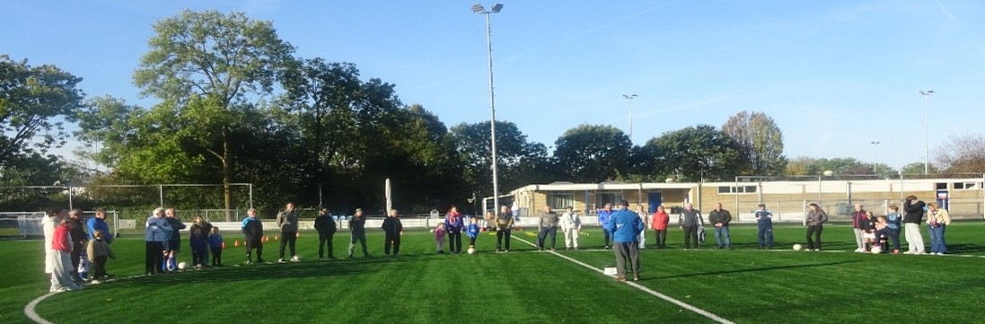 Opa-Kleinkind Walking Football small