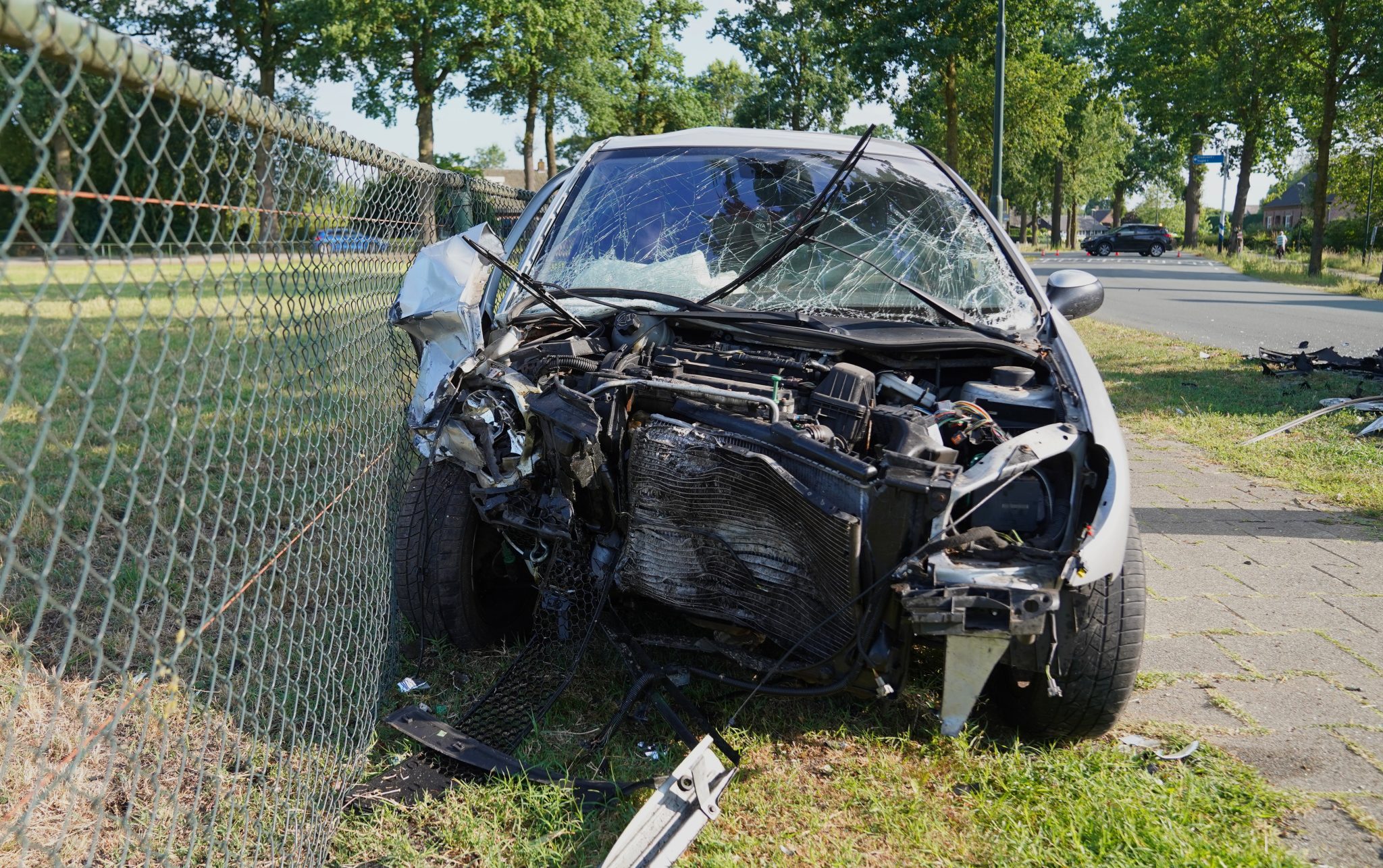 Twee gewonden bij frontale aanrijding op Nieuwkuijkseweg in Helvoirt 17jul26 BartM (6)
