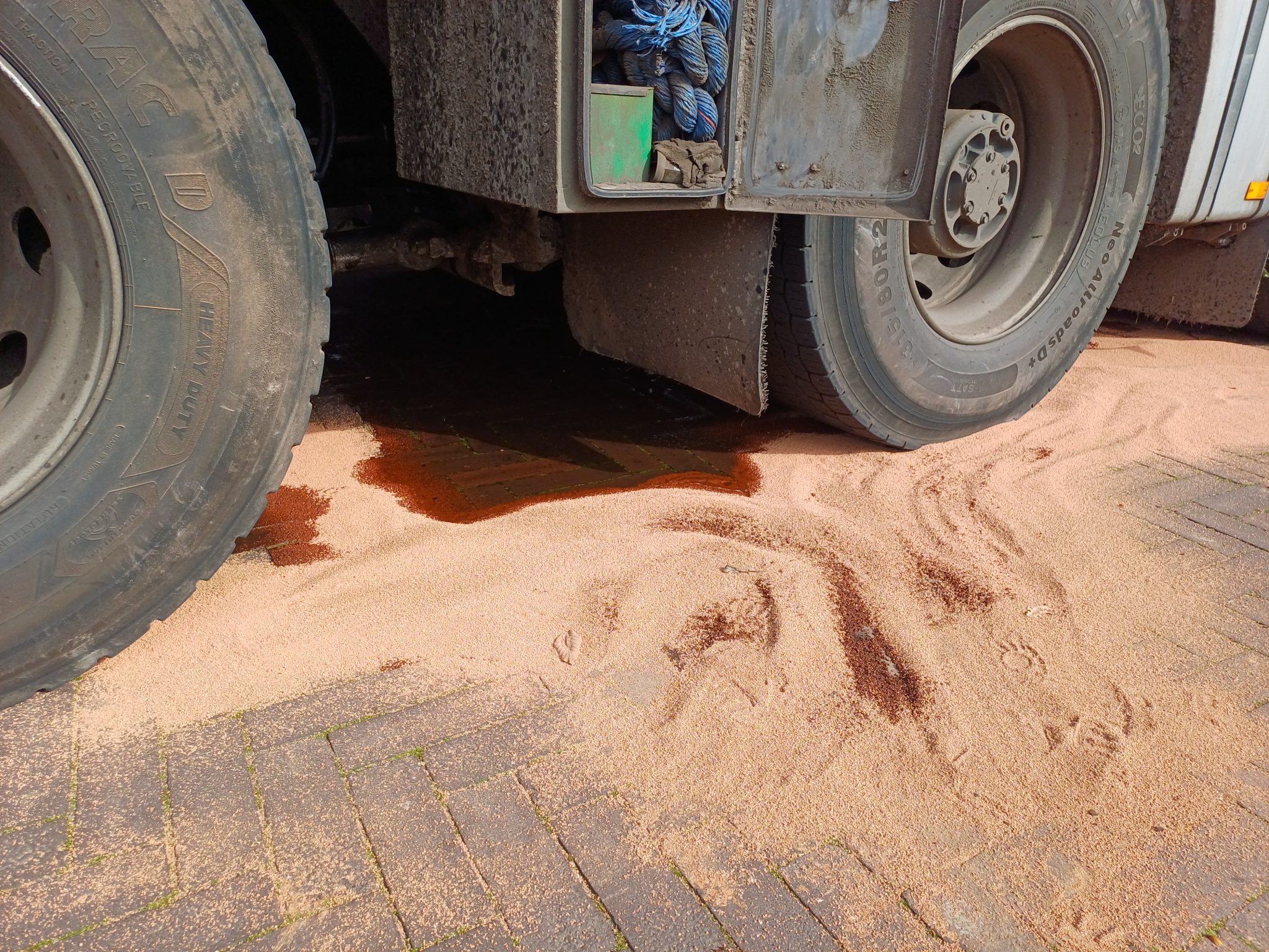 Vrachtwagen lekt MarcS 14apr26 (3)