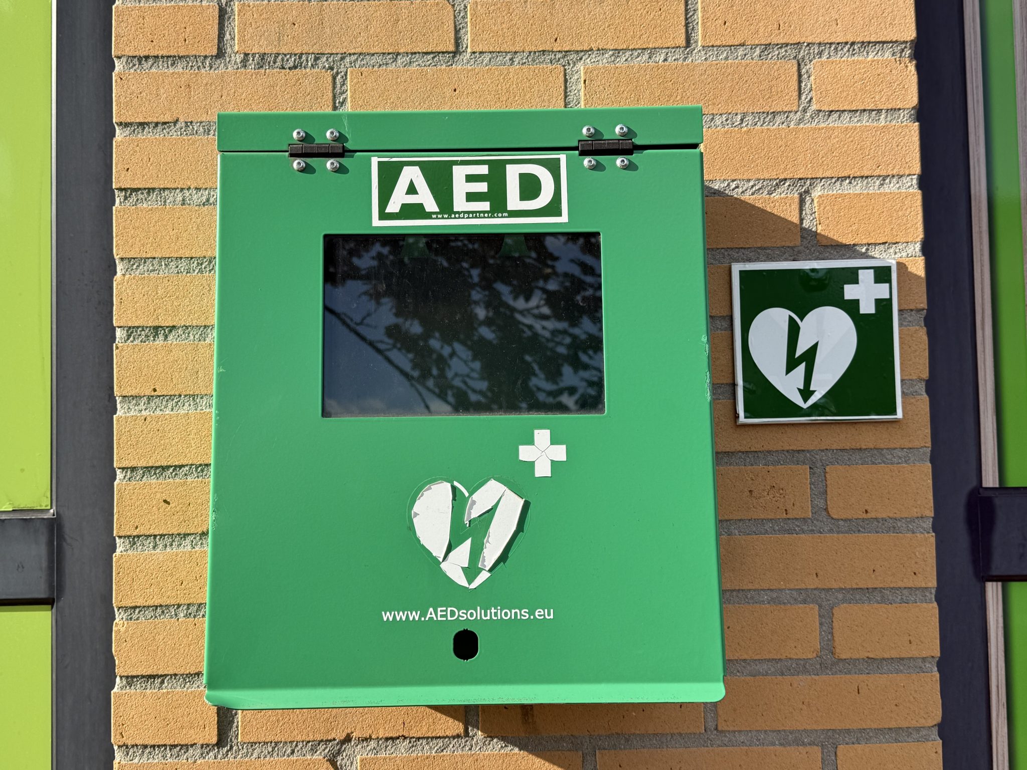 aed gestolen 10sep26 (2)