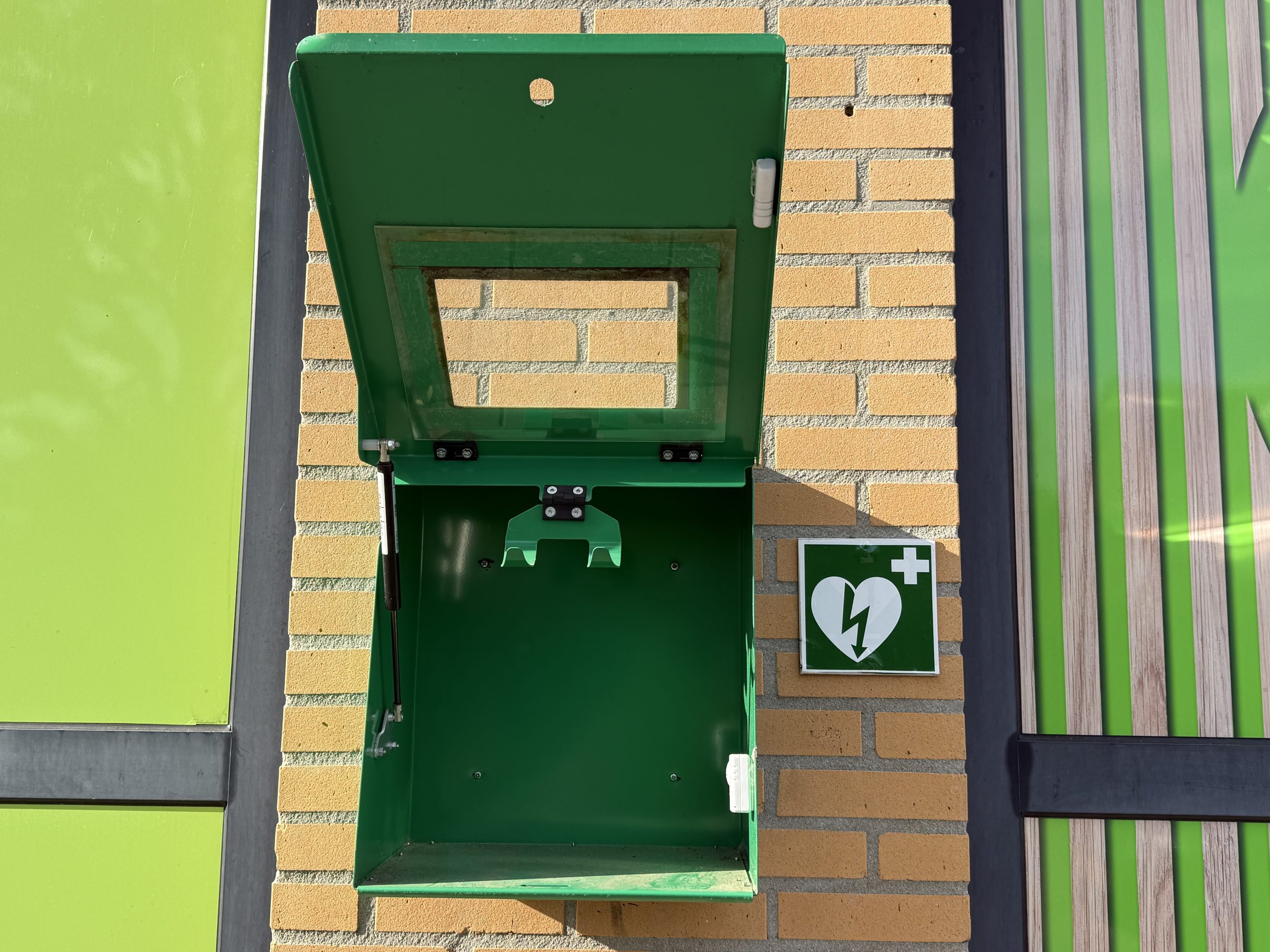 AED gestolen bij Plus in Helvoirt