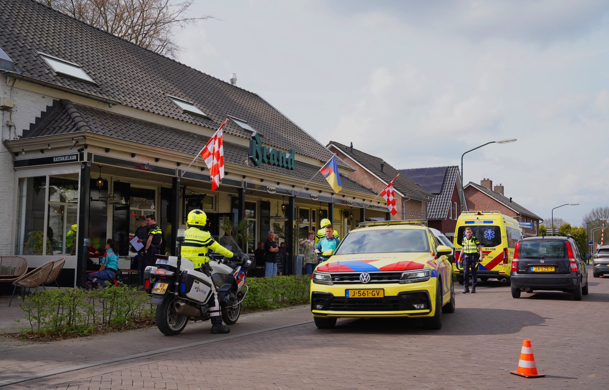 auto van de weggeduwd Torenstraa 10apr26 BartM (3)