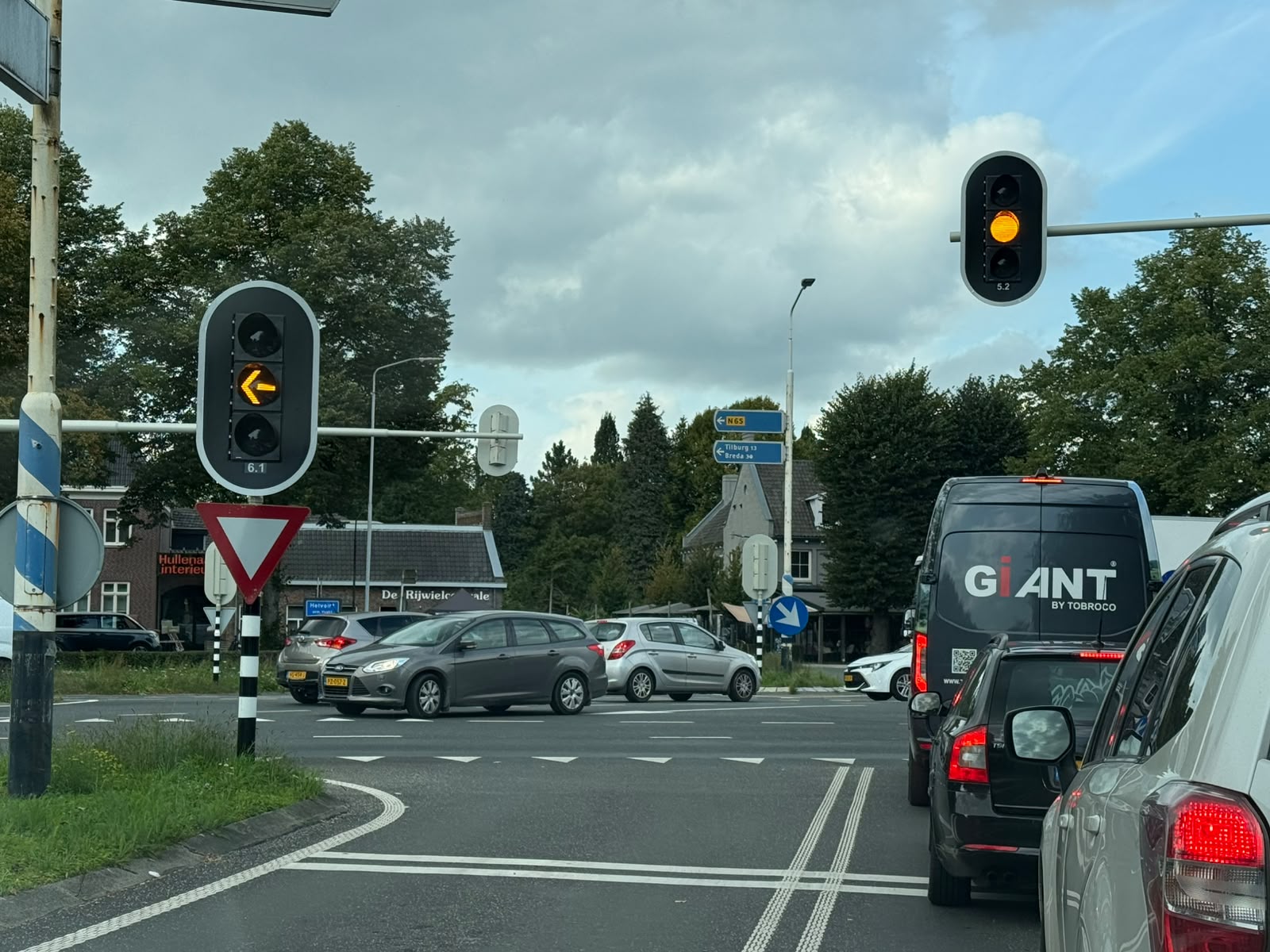 2 keer op een dag: uitval stoplichten N65 bij kruispunt Helvoirt